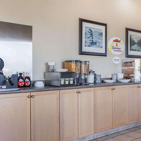 Super 8 By Wyndham Pincher Creek Ab Exterior photo