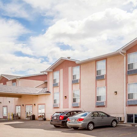 Super 8 By Wyndham Pincher Creek Ab Exterior photo