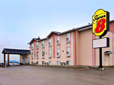 Super 8 By Wyndham Pincher Creek Ab Exterior photo